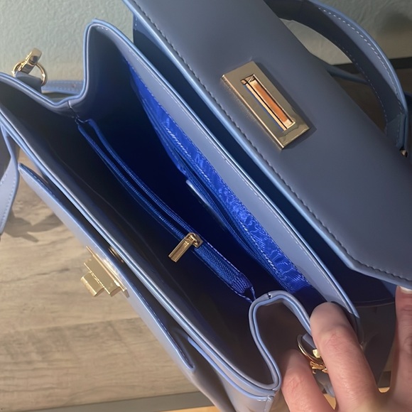 Periwinkle faux leather Medium Sized Purse with crossbody strap. Never used - Picture 4 of 4